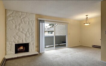 12450 NE 130th Ct, Unit F303 in Kirkland, WA - Building Photo - Building Photo