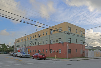 365 NW 8th St in Miami, FL - Building Photo - Building Photo