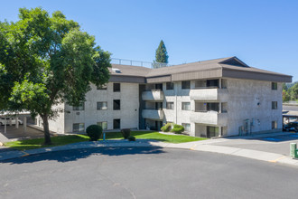 Mayfair Court in Spokane, WA - Foto de edificio - Building Photo