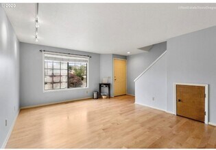 16284 NW Lyndel Ln in Beaverton, OR - Building Photo - Building Photo