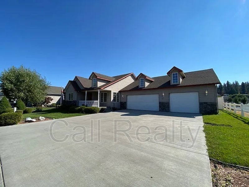 921 S Shelley Lake Ln in Spokane Valley, WA - Building Photo