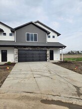 1630-1630 Aspen Ct in North Liberty, IA - Building Photo - Building Photo