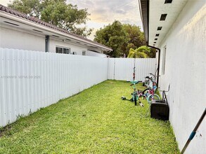 19845 NW 78th Path in Hialeah, FL - Building Photo - Building Photo