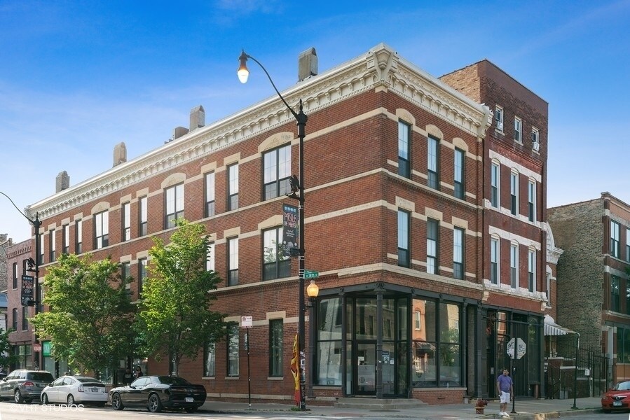 1310 W 18th St in Chicago, IL - Building Photo