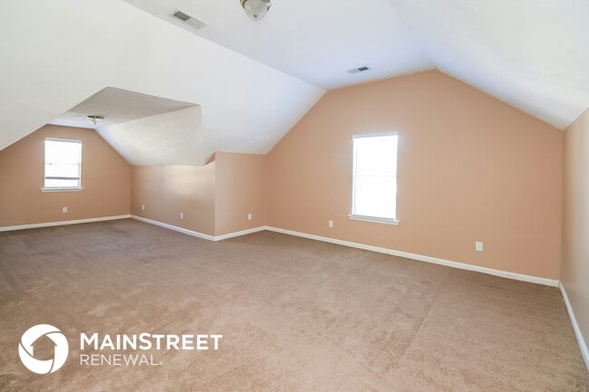 2095 Sugar Creek Falls Ct in Atlanta, GA - Foto de edificio - Building Photo