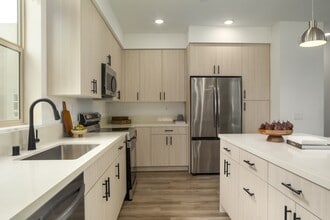 Lilian Frogtown in Los Angeles, CA - Building Photo - Building Photo