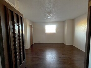 1605 Common Dr, Unit C in El Paso, TX - Foto de edificio - Building Photo