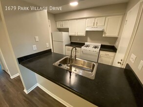 1679 Park Village Dr in Columbus, OH - Building Photo - Building Photo