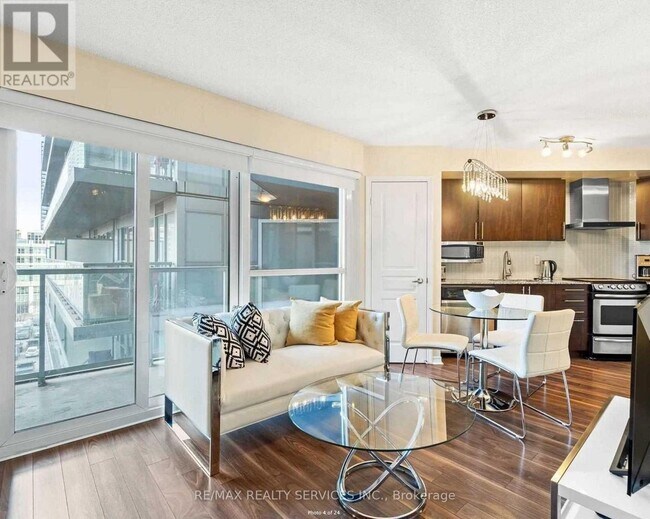 352 Front St W in Toronto, ON - Building Photo - Building Photo