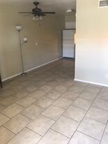 2715 E Marconi Ave, Unit 3