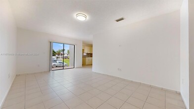 1672 W 42nd St-Unit -0 in Hialeah, FL - Building Photo - Building Photo