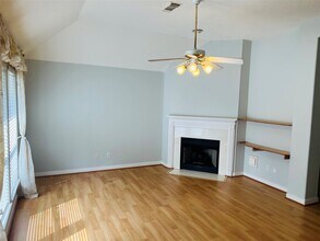 310 Annes Way in Stafford, TX - Building Photo - Building Photo