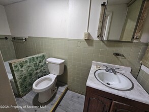 122 Willow St in Dunmore, PA - Building Photo - Building Photo