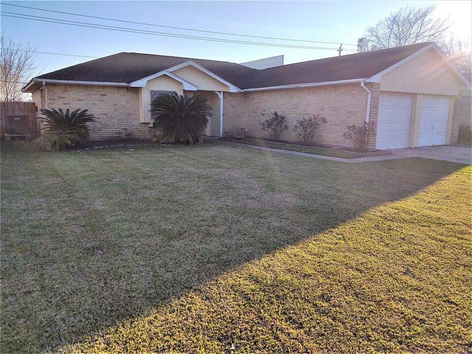 17518 Heritage Bay Dr in Webster, TX - Building Photo