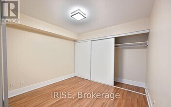 300 Front St W in Toronto, ON - Building Photo - Building Photo