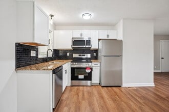 628 Mclamb Dr in Fayetteville, NC - Foto de edificio - Building Photo