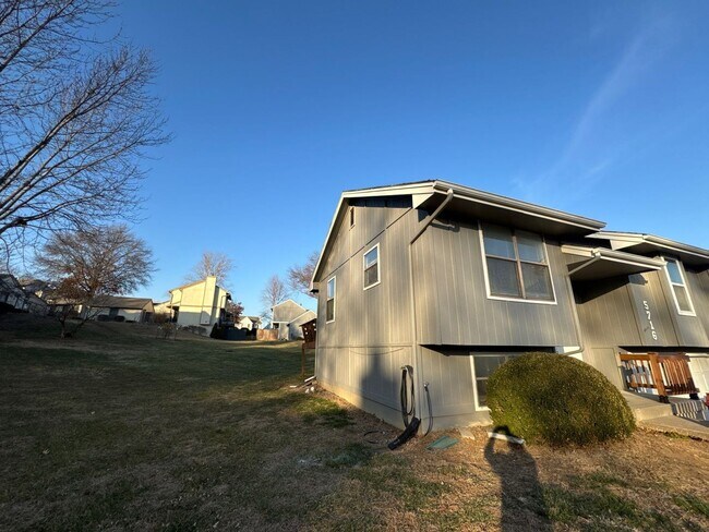 5716 N London Ave-Unit -5716 in Kansas City, MO - Building Photo - Building Photo