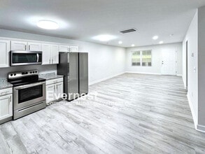 3902 Fairall Dr in Greensboro, NC - Foto de edificio - Building Photo