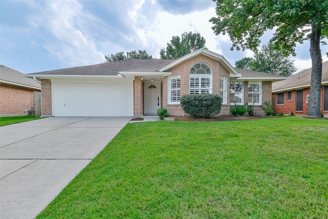 property at 2306 Sherwood Hollow Ln