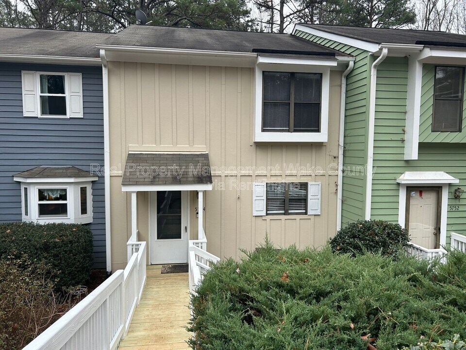 5754 Pool Side Dr in Raleigh, NC - Building Photo