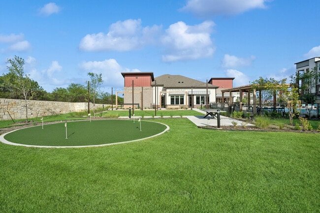 Ascend at Pioneer Hill in Austin, TX - Foto de edificio - Building Photo