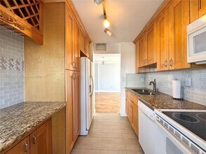 1300 Alton Rd in Miami Beach, FL - Building Photo - Building Photo