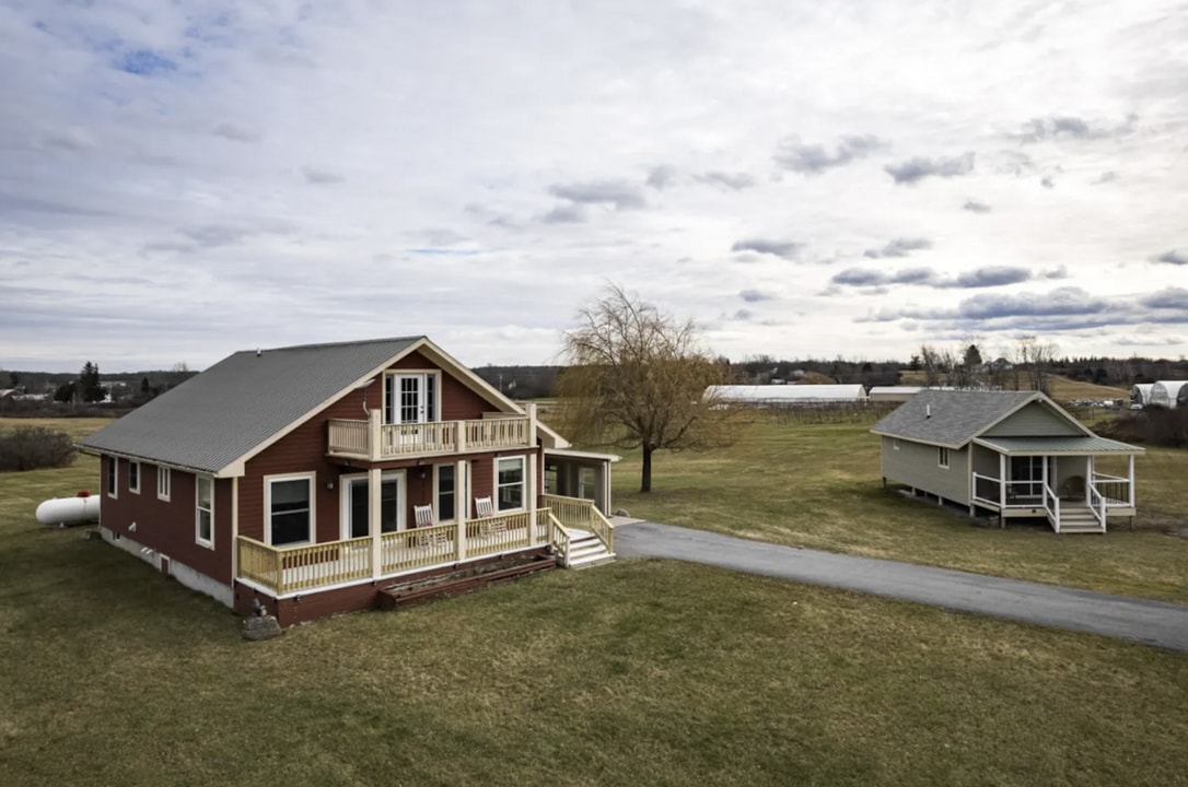 16820 May Irwin Rd in Clayton, NY - Foto de edificio