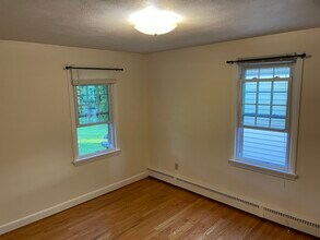 213 Russell St in Hadley, MA - Building Photo - Building Photo