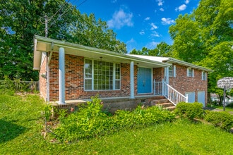 12 Sandra Dr in Rossville, GA - Building Photo - Building Photo