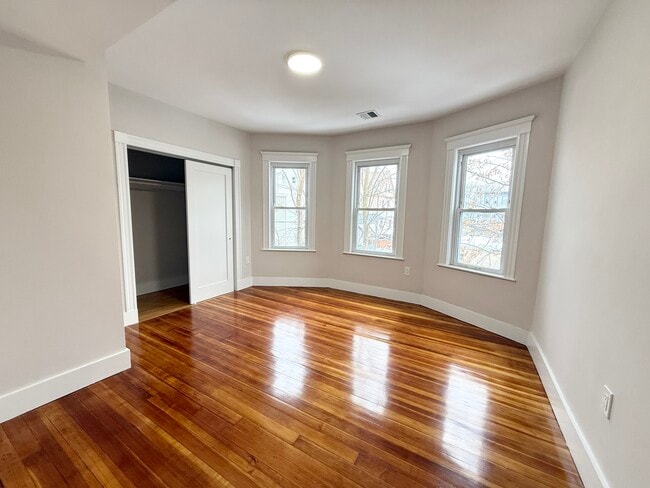 32 Raven St, Unit 2T