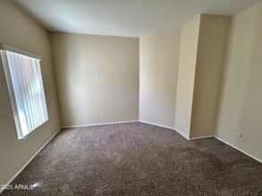 13768 W Country Gables Dr in Surprise, AZ - Building Photo - Building Photo