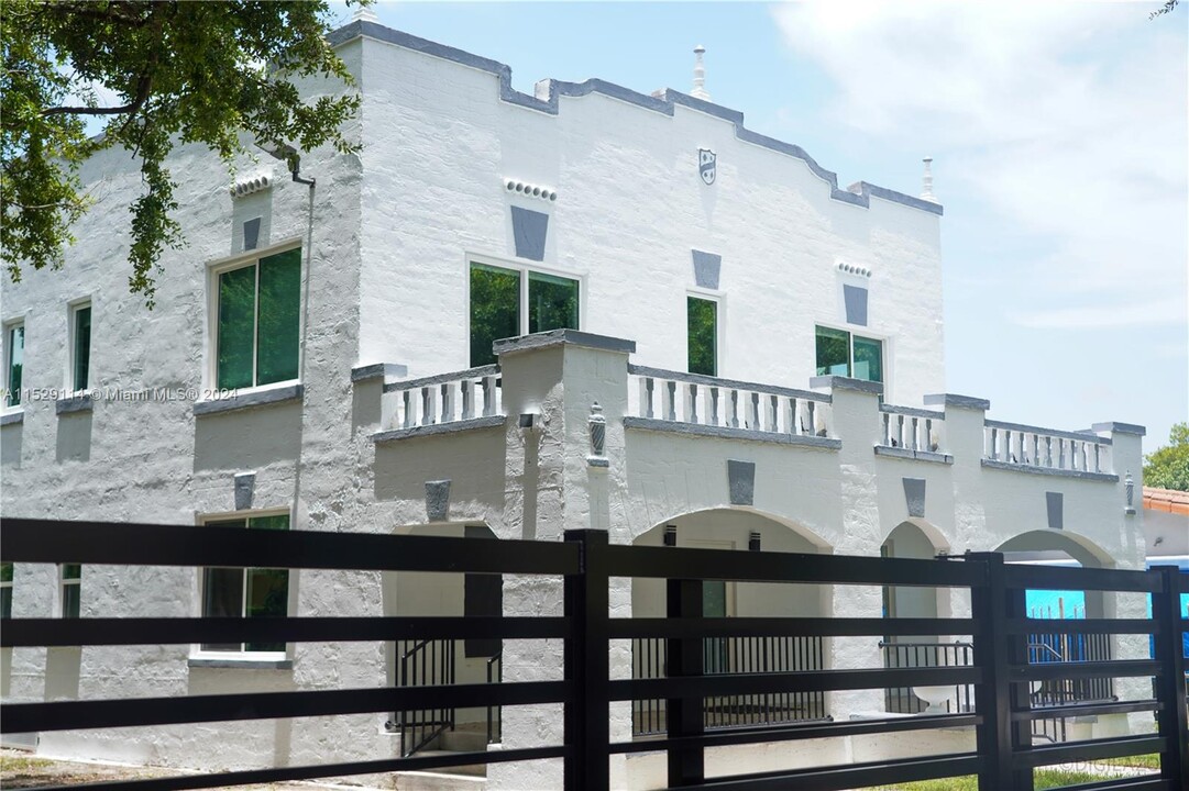 1020 SW 23rd Ave, Unit 8 in Miami, FL - Building Photo