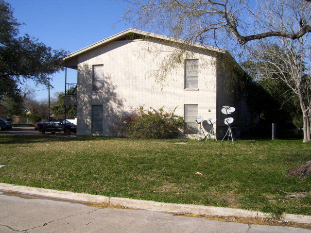 102 N Wells St in Kingsville, TX - Building Photo - Building Photo