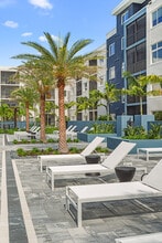 Hammock Park in Naples, FL - Building Photo - Building Photo