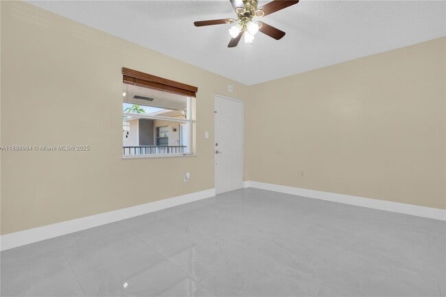 2560 W 60th St in Hialeah, FL - Building Photo - Building Photo
