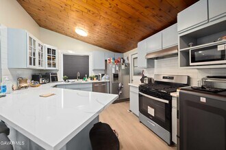 27416 Dewdrop Ave in Santa Clarita, CA - Building Photo - Building Photo