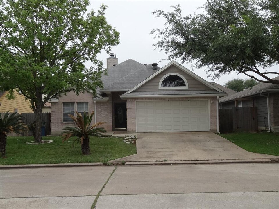 34602 Lake Side Dr in Brookshire, TX - Building Photo