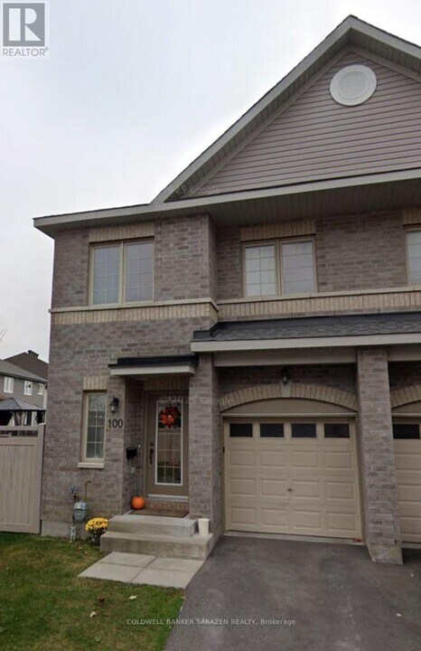 100 Camden Private in Ottawa, ON - Building Photo