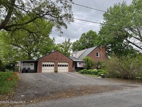 1366 Helderberg Ave in Rotterdam, NY - Building Photo - Building Photo