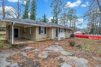 245 Bromack Dr SE in Atlanta, GA - Building Photo - Building Photo