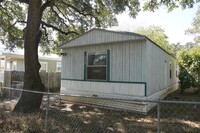 8002 Forest Wood Rd in Austin, TX - Foto de edificio - Building Photo