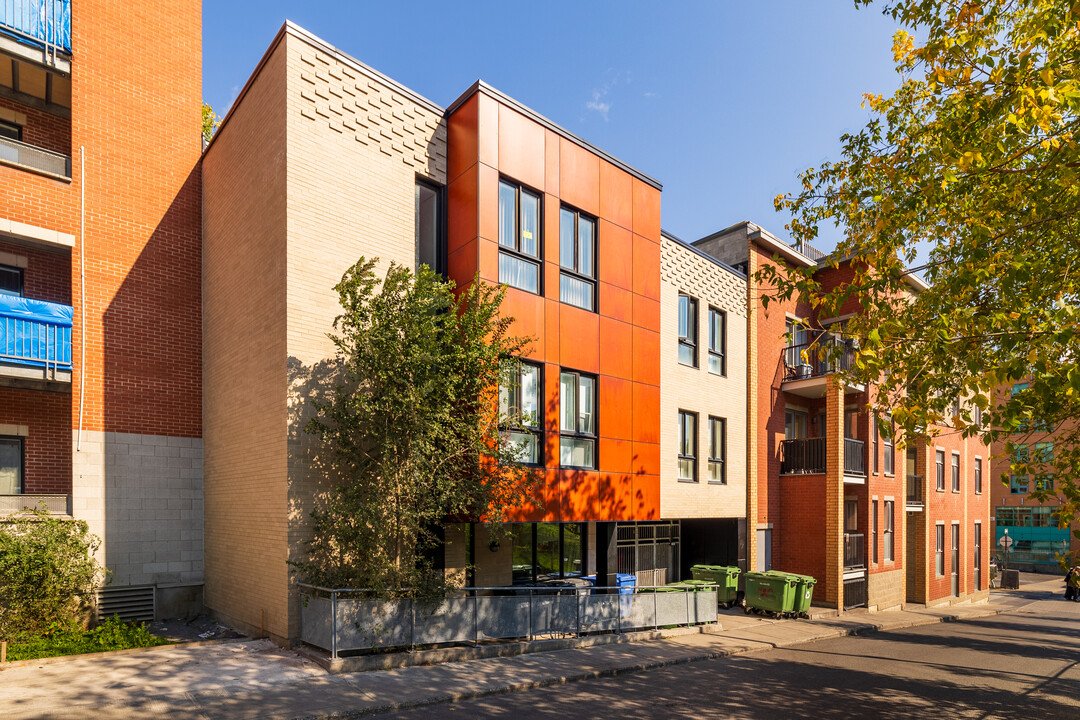 1065 De Bullion Rue in Montréal, QC - Building Photo