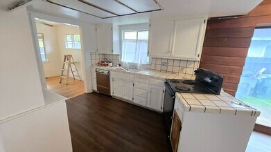 1235 W Dayton Ave in Fresno, CA - Building Photo - Building Photo