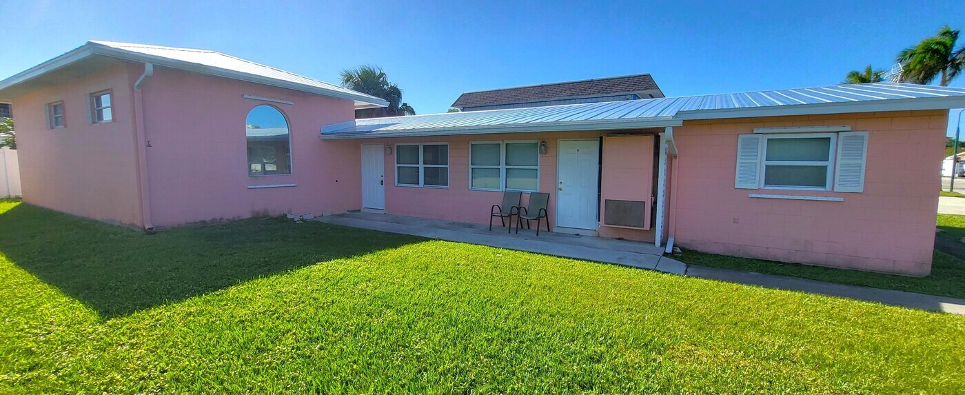 1169 Seaway Dr in Fort Pierce, FL - Building Photo
