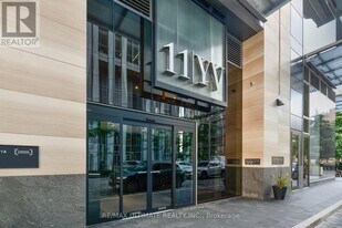 11 Yorkville Ave in Toronto, ON - Building Photo