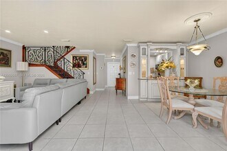 3505 Torremolinos Ave in Doral, FL - Foto de edificio - Building Photo