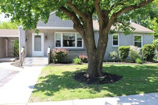 320 Victoria St in Glassboro, NJ - Building Photo