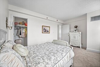 591 Beacon St, Unit 1005 in Boston, MA - Building Photo - Building Photo