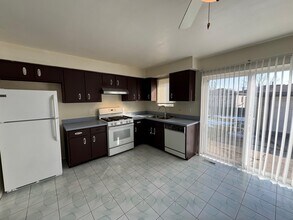 16024 Wellington Ave in Roseville, MI - Building Photo - Building Photo