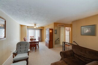 604 Highpoint Rd in Normal, IL - Building Photo - Building Photo